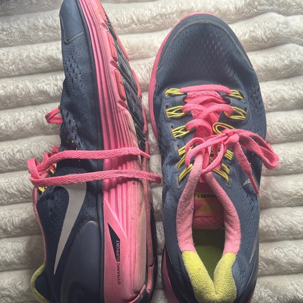 Nike Women's Pink and Blue Athletic Shoes